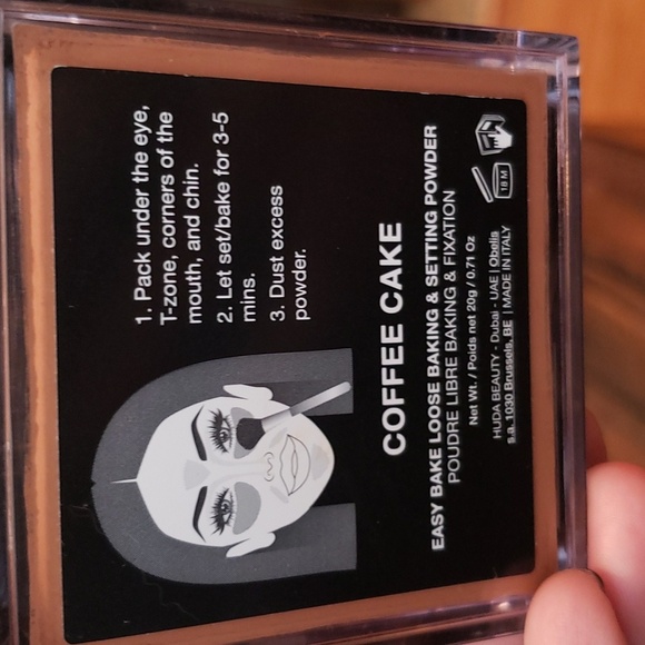 Huda beauty easy bake setting powder - Picture 5 of 6